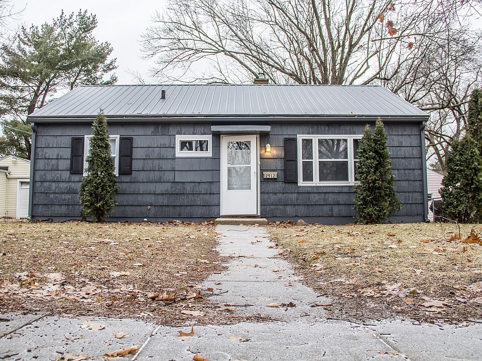 1st image of 2912 Gladstone Ave