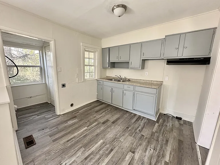 2026 Lee Ct SW — Photo 3