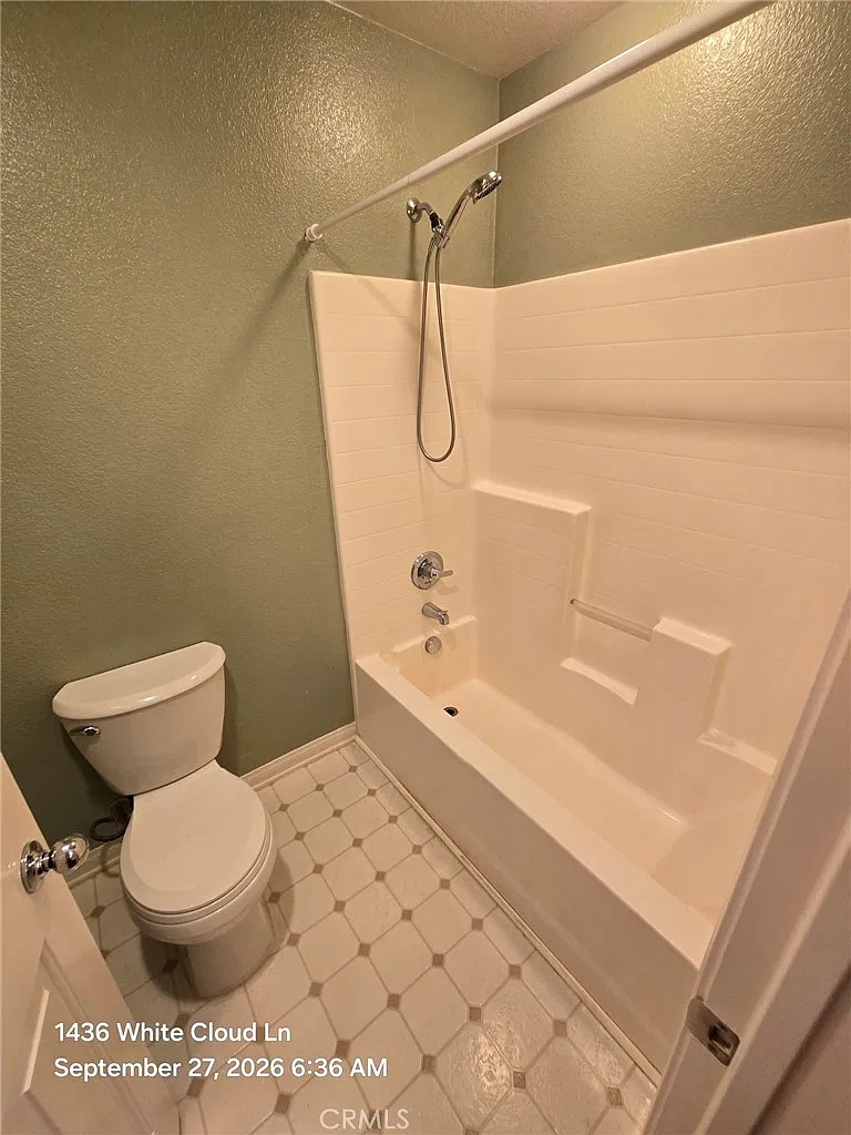 3 bed, 2.5 bath, 2076 sqft, $3,100 — Photo 3