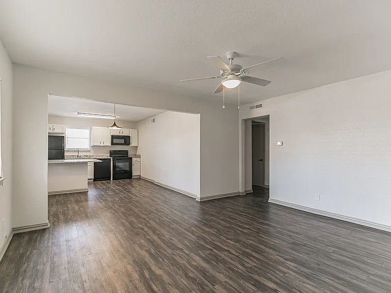 Colony House — Photo 31