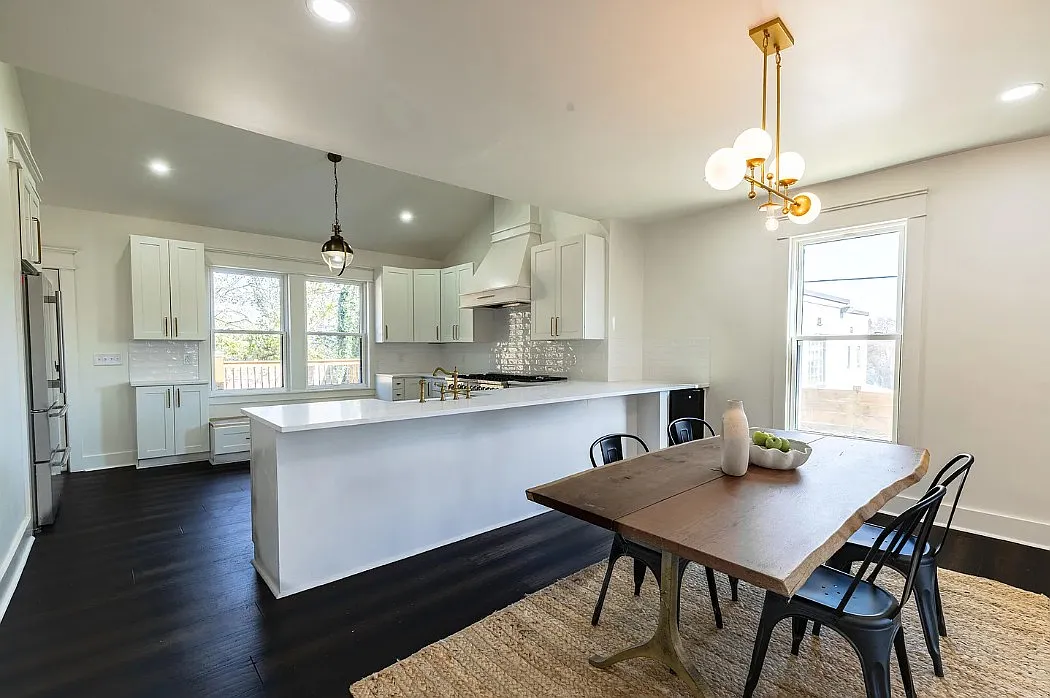 5 bed, 2631 sqft, $5,950 — Photo 4