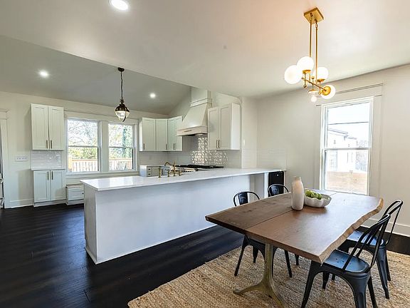 4th image of 1017 Thompson Pl