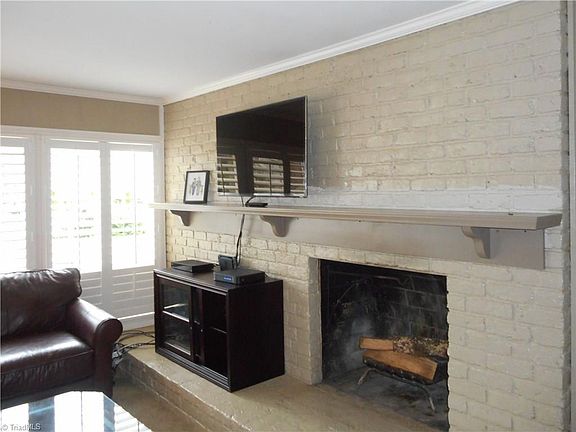5th image of 208 E Avondale Dr