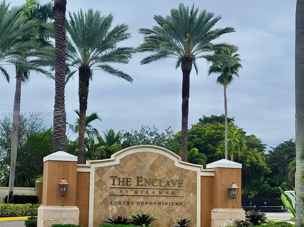 2051 Renaissance Blvd APT 304, Hollywood, FL 33025