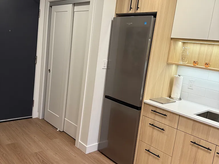 1380 Pridham Ave #211 — Photo 2