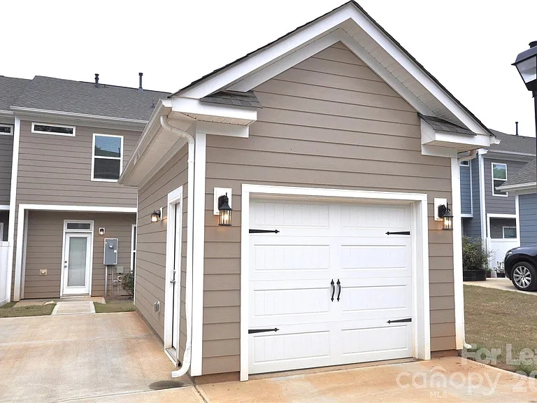 536 Laurel Walk Ln — Photo 2