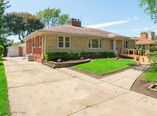 5304 Wolf Rd, Western Springs, IL 60558