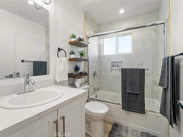 10730 Strathern St — Photo 52