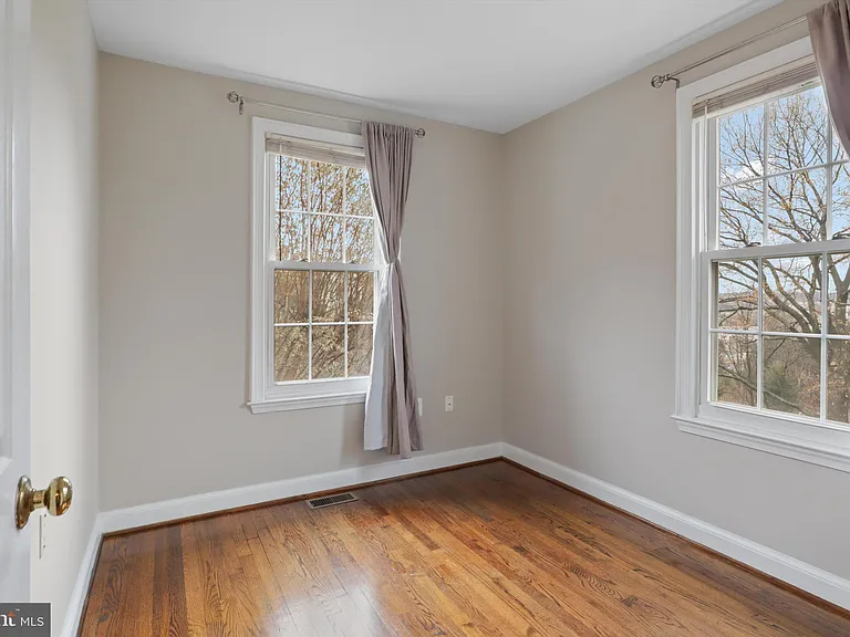 101 Roberts Ct — Photo 25