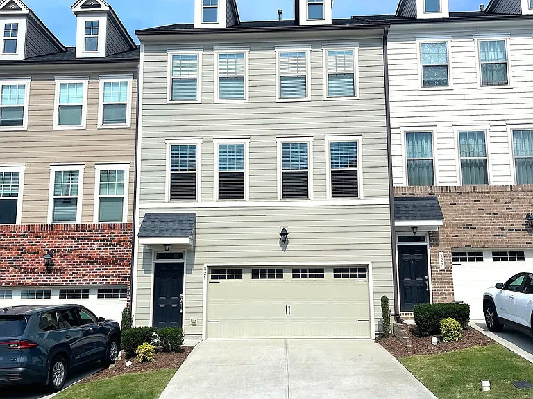 825 Grafton Peak Ln — Photo 1