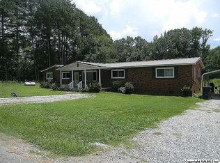 543 Thomas Rd, Laceys Spring, AL 35754