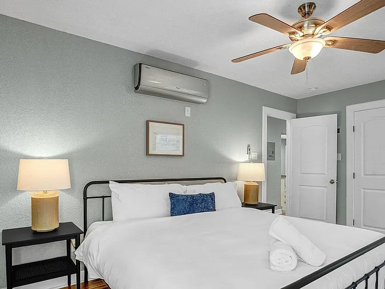 Charming 2-bedroom, 1-bathroom apartment! — Photo 13