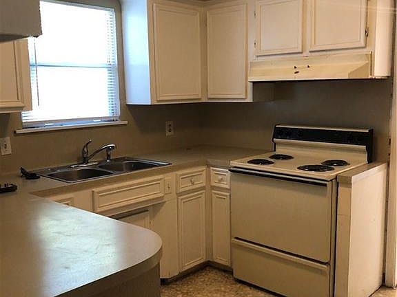 3rd image of 128 Fulton Pl