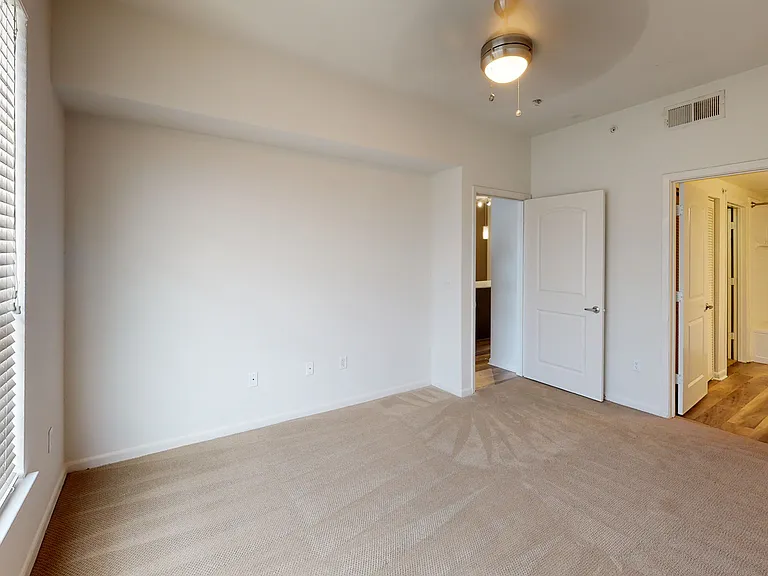 Residences at the Domain — Photo 62