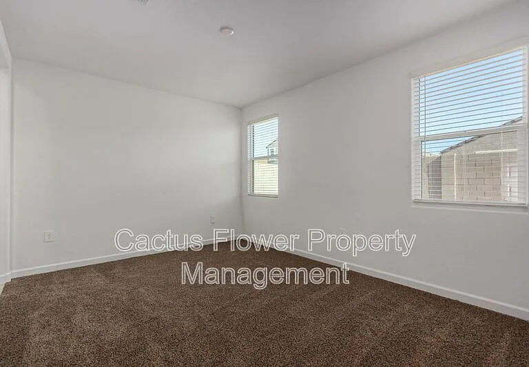 2037 W Shelly Ave — Photo 11