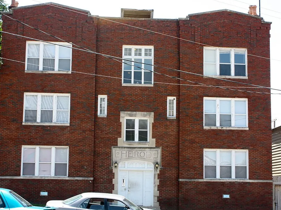 226 W 9th St #B01