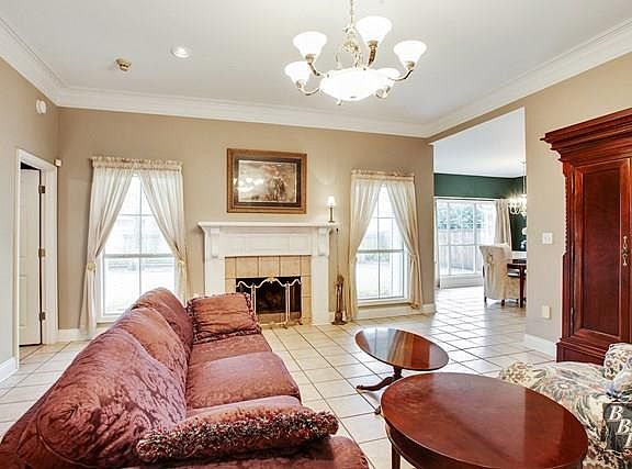 4th image of 245 Woodwind Dr