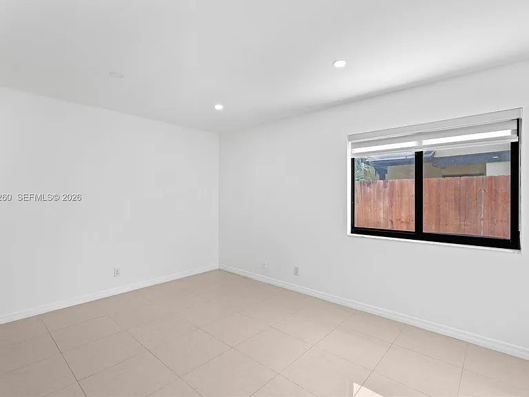 732 SW 95th Ter — Photo 20