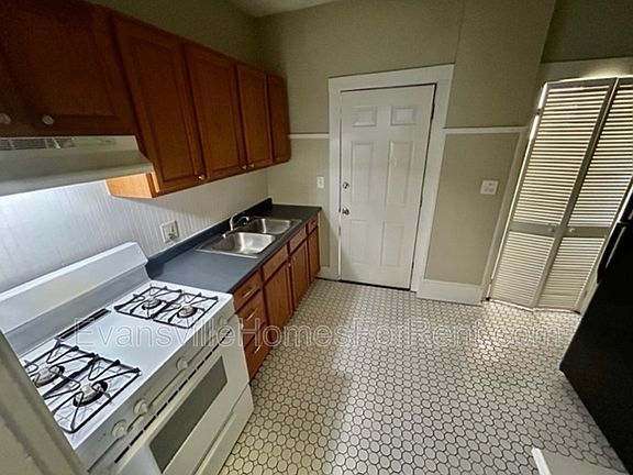 5th image of 207 Blackford Ave #A