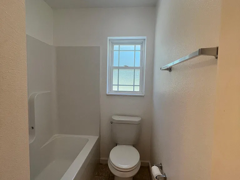 3288 NE Caitlin Ln — Photo 23