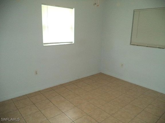 5th image of 981 Lakeview Dr