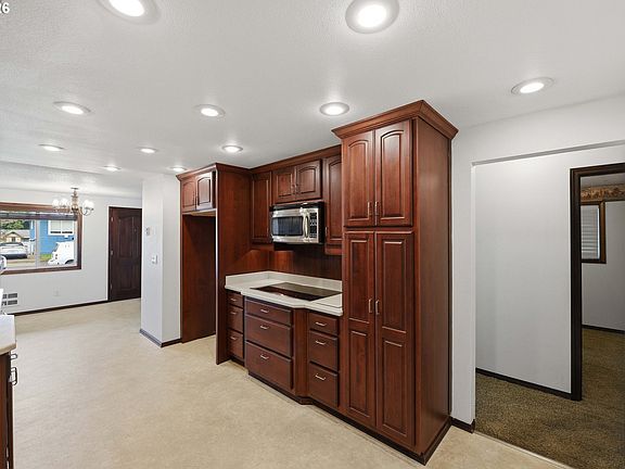 4th image of 955 State St