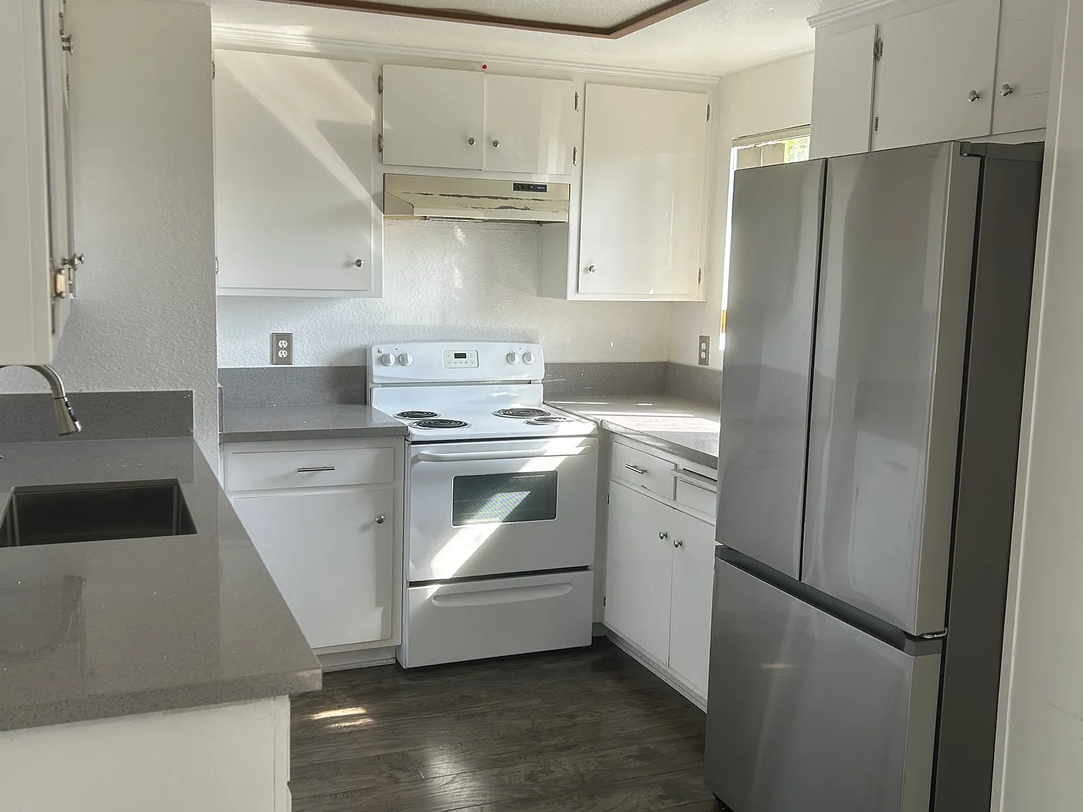 2 bed, 1.5 bath, 1000 sqft, $2,200 — Photo 3