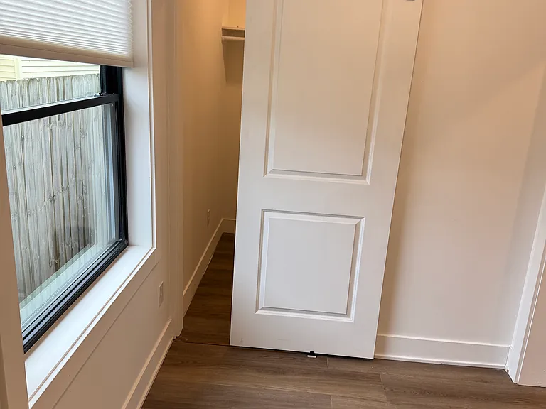 107 W Upright St #B — Photo 12