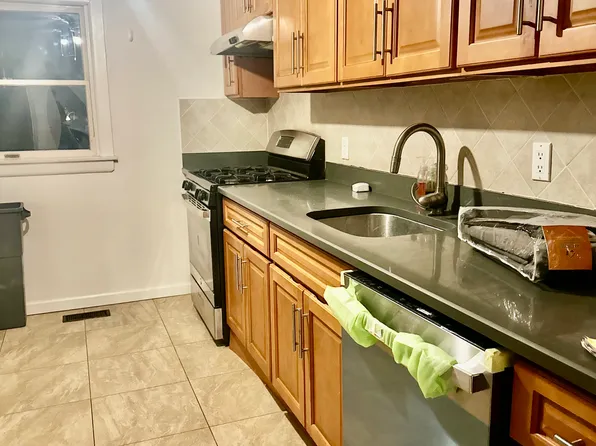 (undisclosed Address), Selden, NY 11784