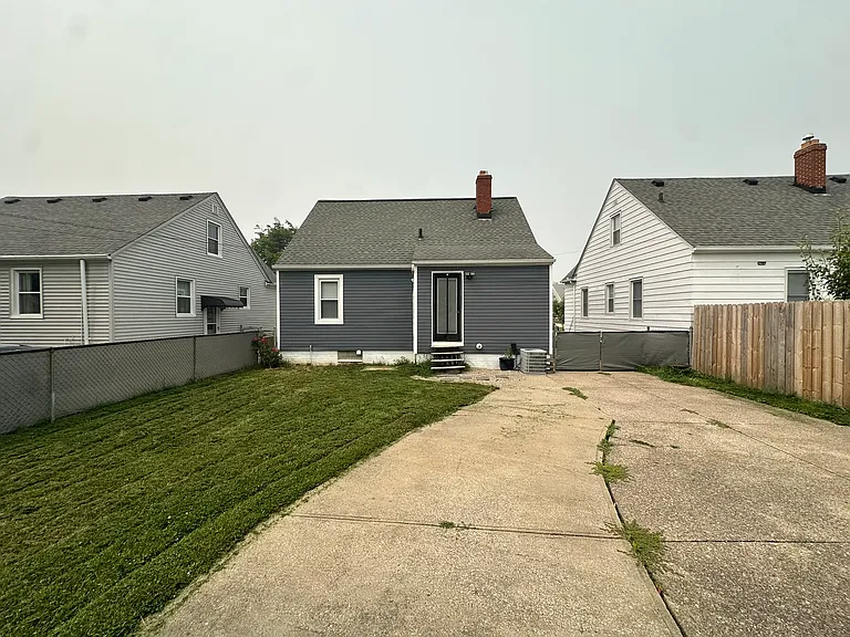 6711 Farnsworth Dr — Photo 11