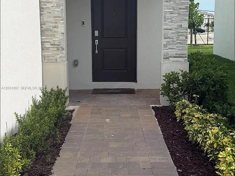 2584 SE 25th Ave — Photo 6