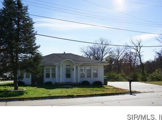 9952 South Road Ln, Fairview Heights, IL 62208