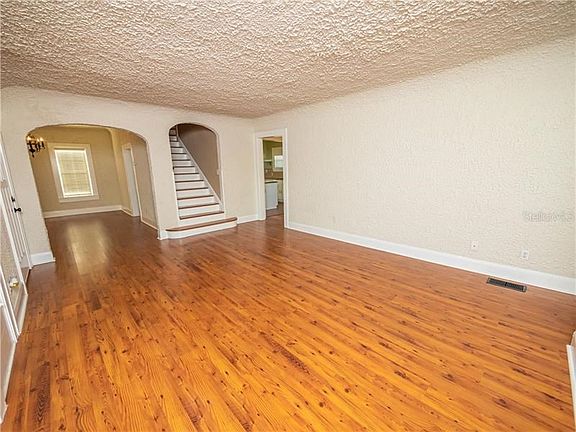 5th image of 514 Woodward St