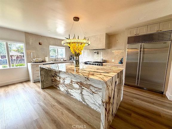 3rd image of 5439 Gentry Ave