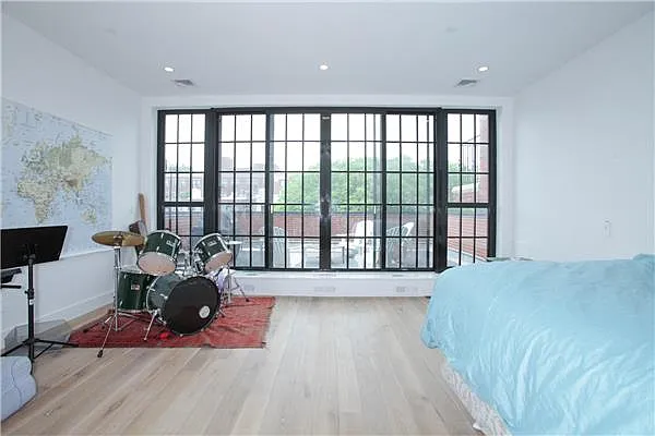 Rented by Avenue Sotheby's International Realty | media 7