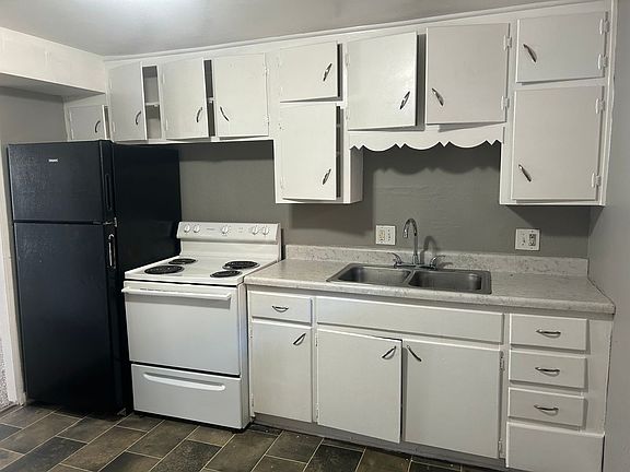 5th image of 1036 Forest Ct APT 1