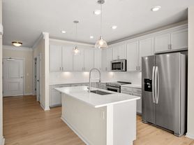 2 Stratton Dr, Woburn, MA