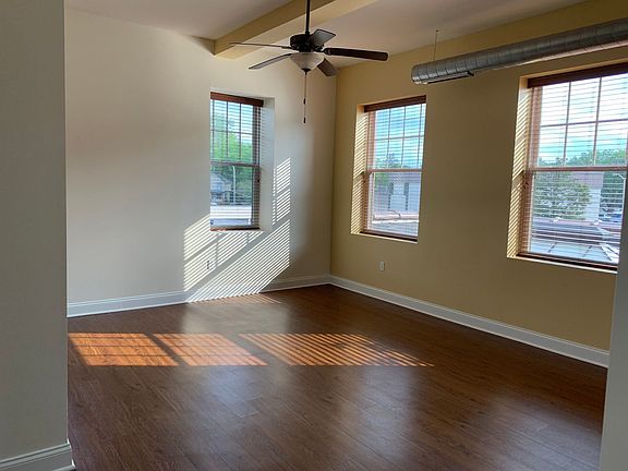 3rd image of 21 Bay St APT 401