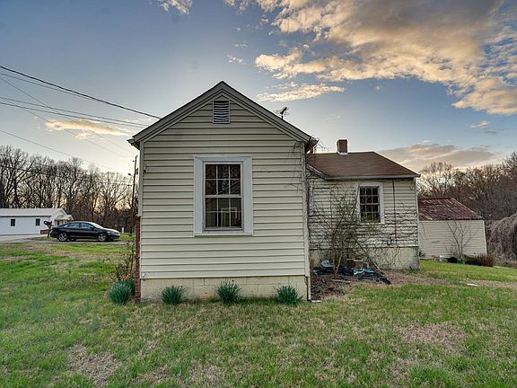 3rd image of 810 Walker St
