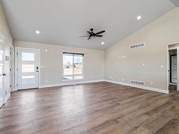 3rd image of 1154 E Laramie Ave