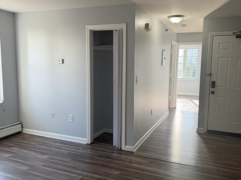 335-343 Sanford Ave #2R — Photo 2