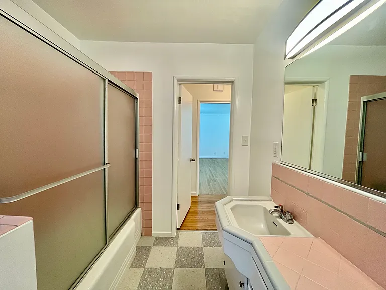 1266 N Laurel Ave #3 — Photo 16
