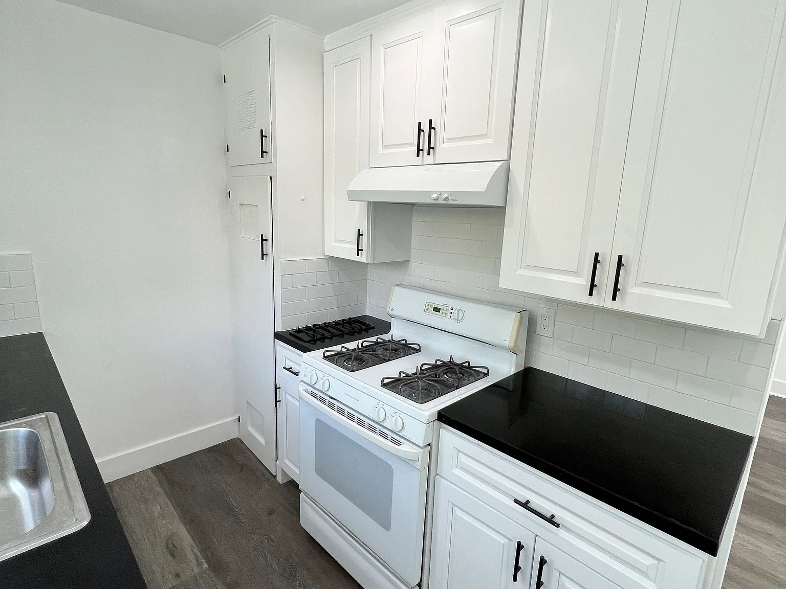 1313 S Cochran Ave — Photo 4