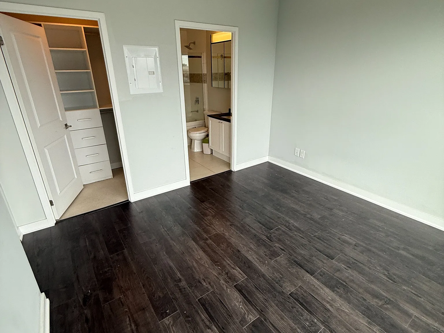 3 bed, $2,850 — Photo 2