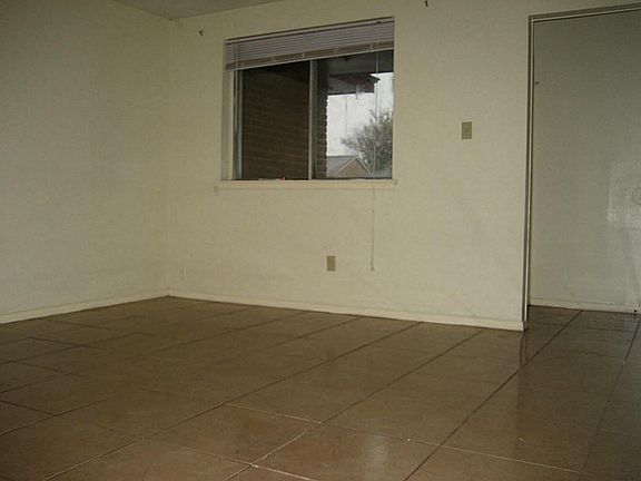 4th image of 10923 Sela Ln