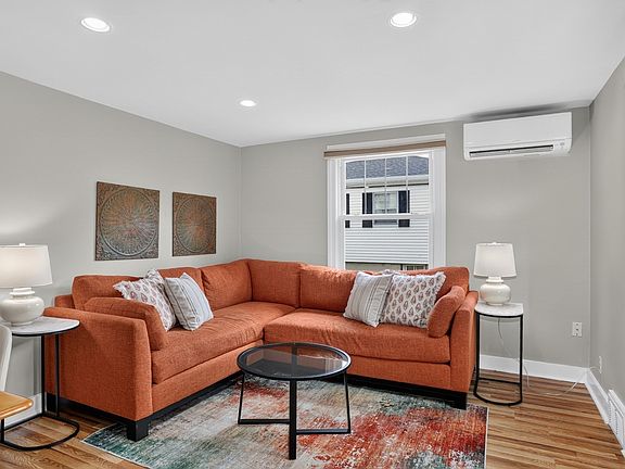 5th image of 221 Fountain St