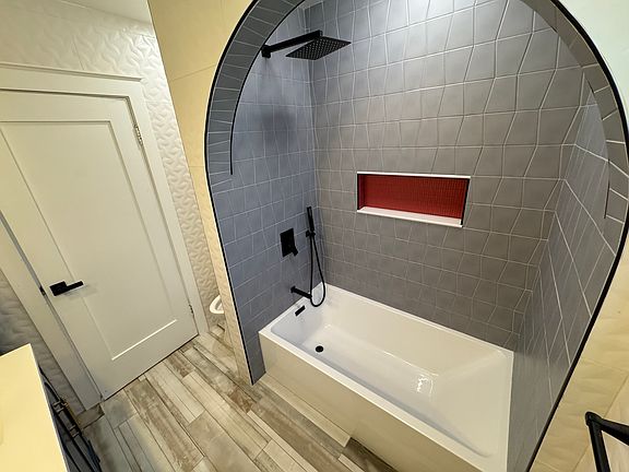 5th image of 1612 N Avenue 46