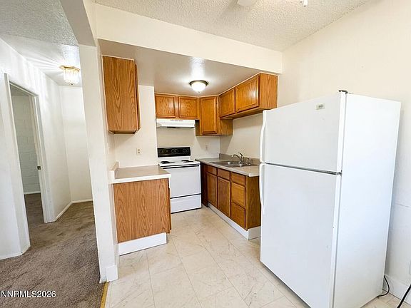 3rd image of 900 Willow St