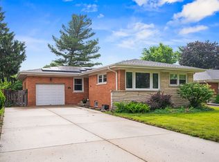 513 S William St, Mount Prospect, IL 60056