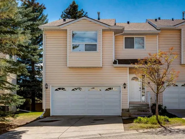 119 NE Prominence Hts SW, Calgary, AB T3H 2Z6